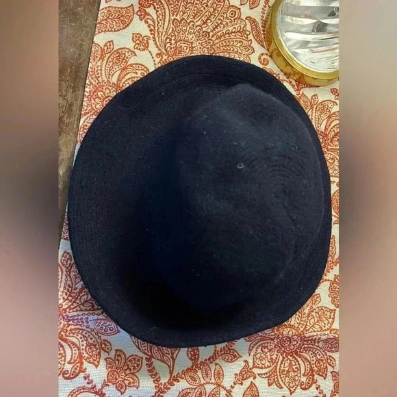 Karen Kane hat - Picture 1 of 4